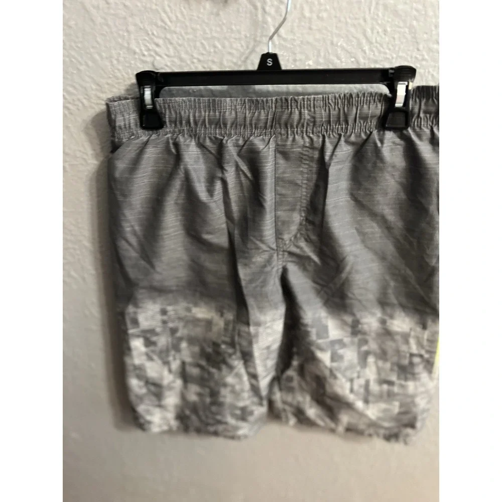 Boys Gray Under Armour YXL‎ Shorts Swim Trunks Shorts
